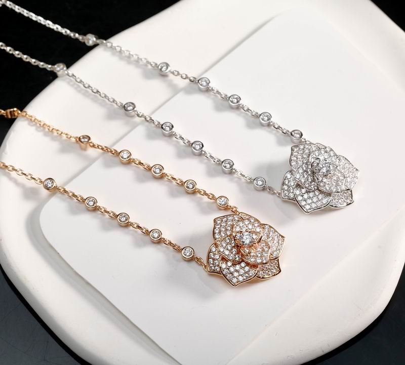 Piaget necklace 04lyx11